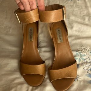 ⭐️ Steve Madden Ladies Ankle Strap Stacked Heel Sandal. Sz5 1/2 ⭐️